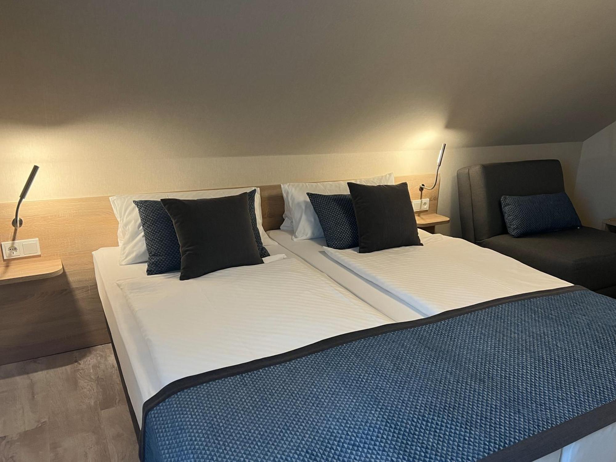 Aal-Kate Hotel Wuppertal Bagian luar foto