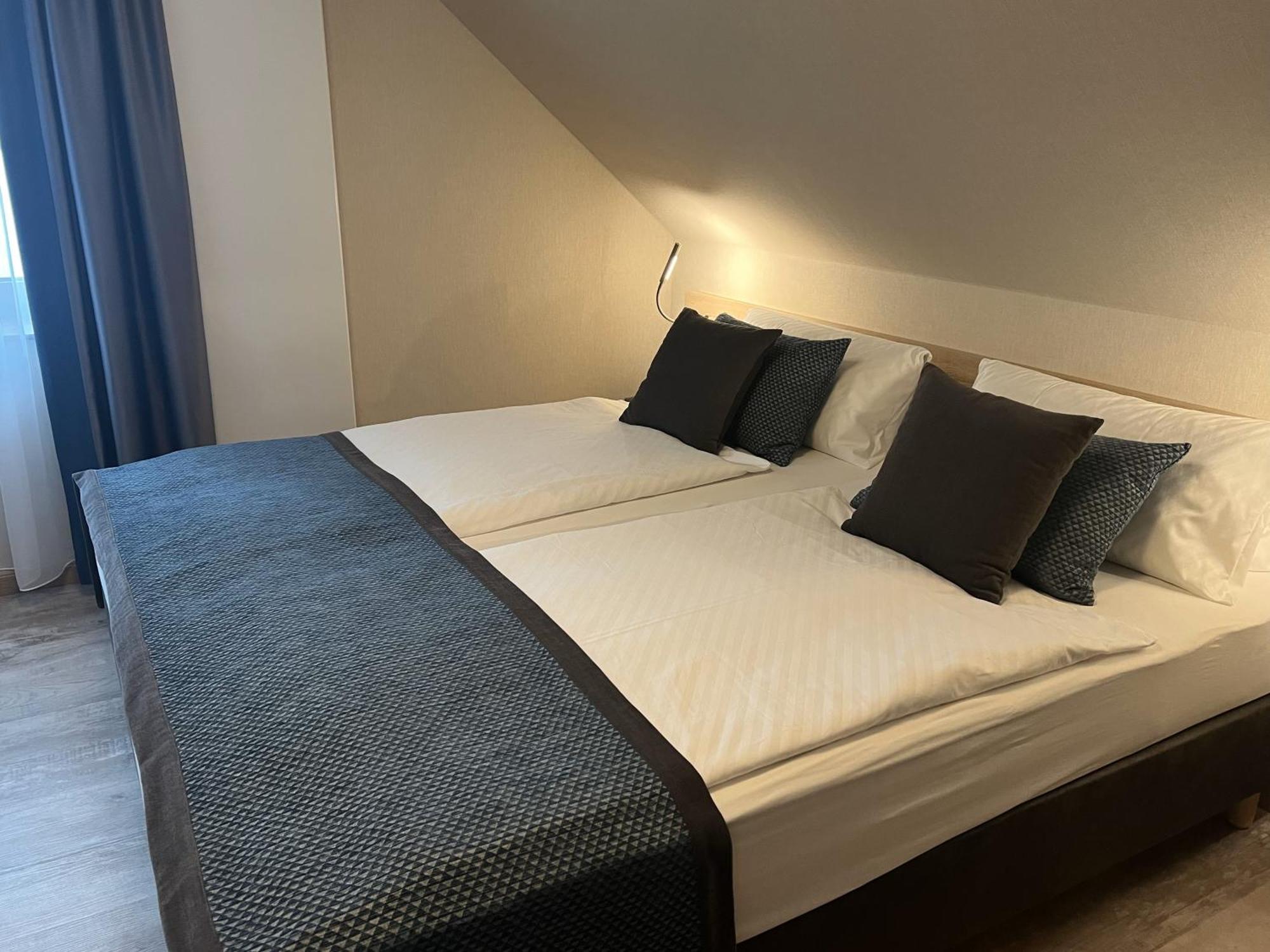 Aal-Kate Hotel Wuppertal Bagian luar foto