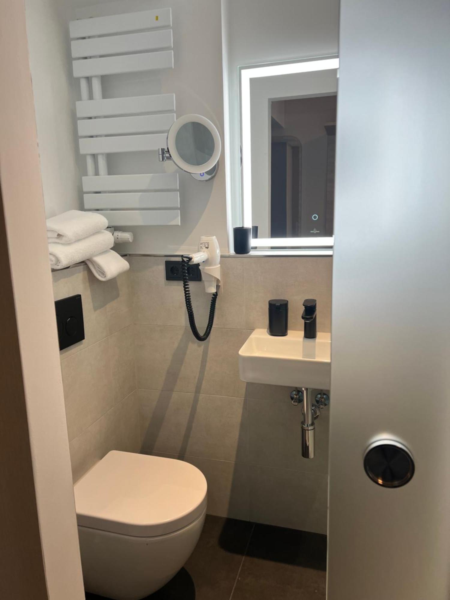 Aal-Kate Hotel Wuppertal Bagian luar foto